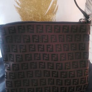 BARELY WORN AUTHENTIC FENDI small shoulder bag !